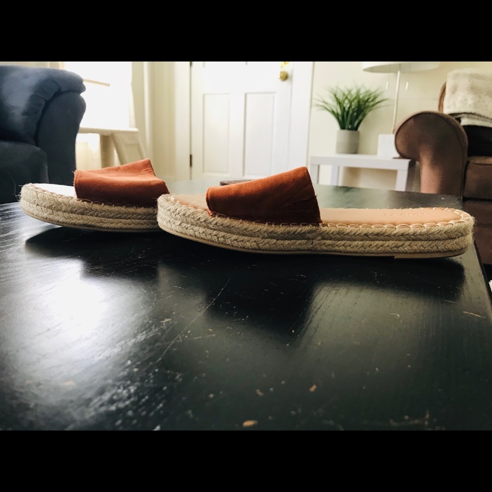 Sandals - Picture 3 of 3
